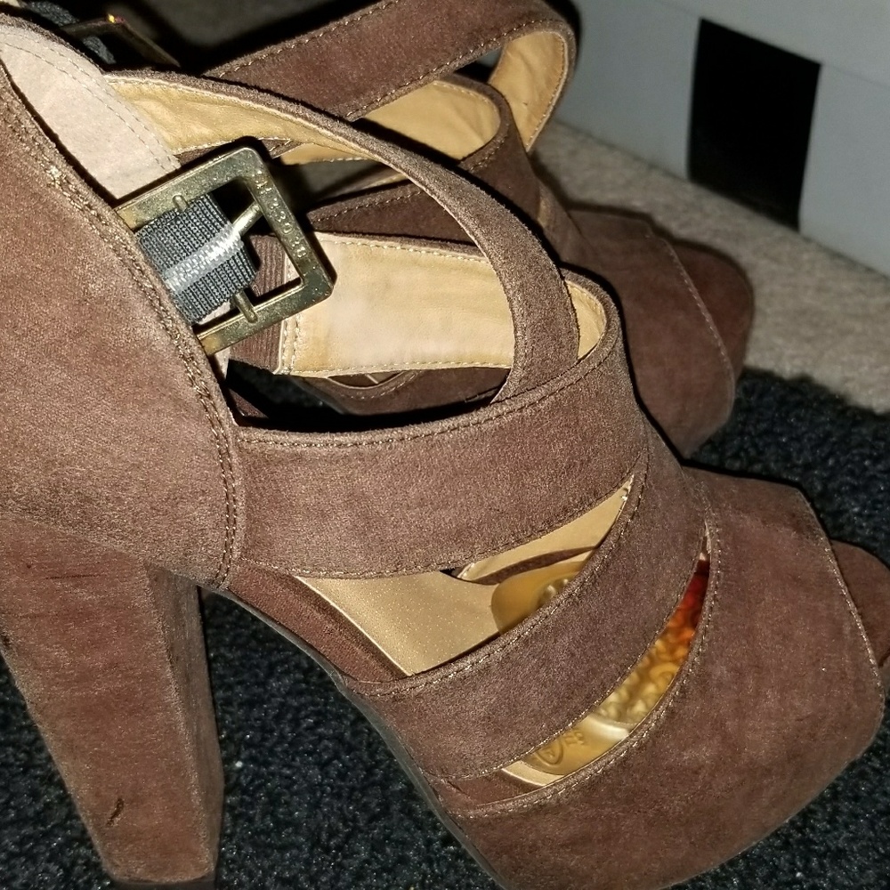 Heals - Picture 2 of 2